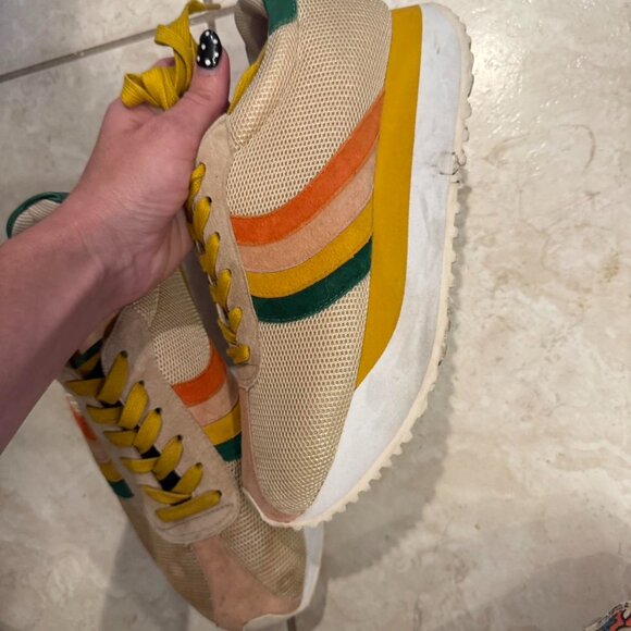 Charlotte Stone shoes says 9 but fits a us 8. - Picture 5 of 8